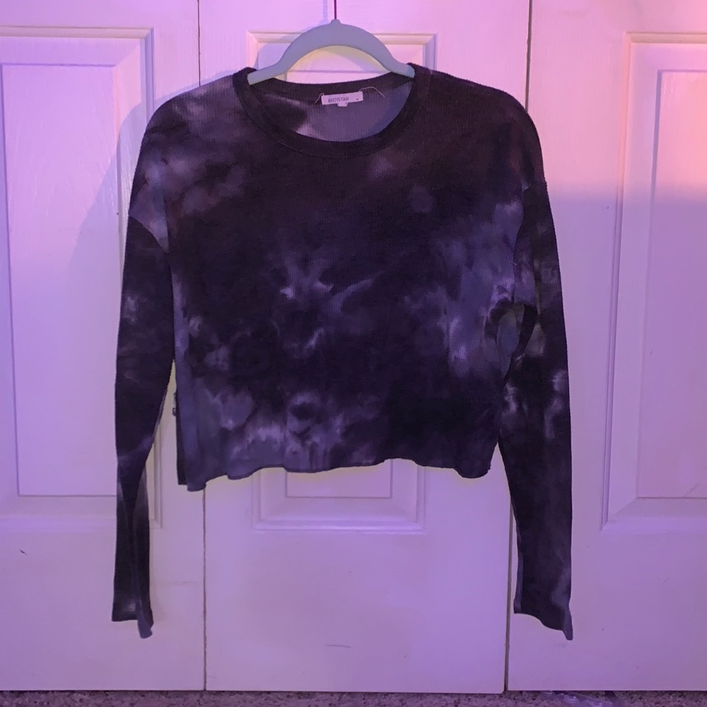 gray tie-dye crop top